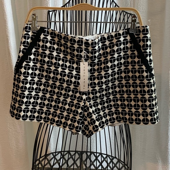 Trina Turk Pants - NWT TRINA TURK Blk/White Shorts Sz10